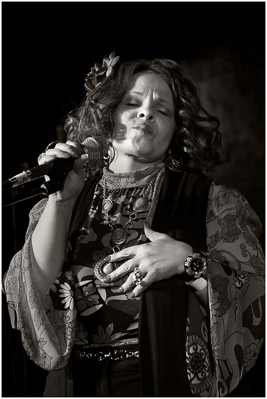 11Chi.BluesBlast.TeenyTucker_6610g.jpg :: TEENY TUCKER, Blues Blast Awards, Buddy Guy's Legends, Chicago, Illinois, October 27, 2011