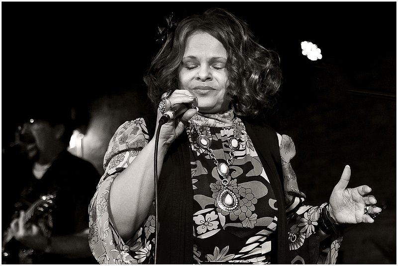 11Chi.BluesBlast.TeenyTucker_6628g.jpg :: TEENY TUCKER, Blues Blast Awards, Buddy Guy's Legends, Chicago, Illinois, October 27, 2011