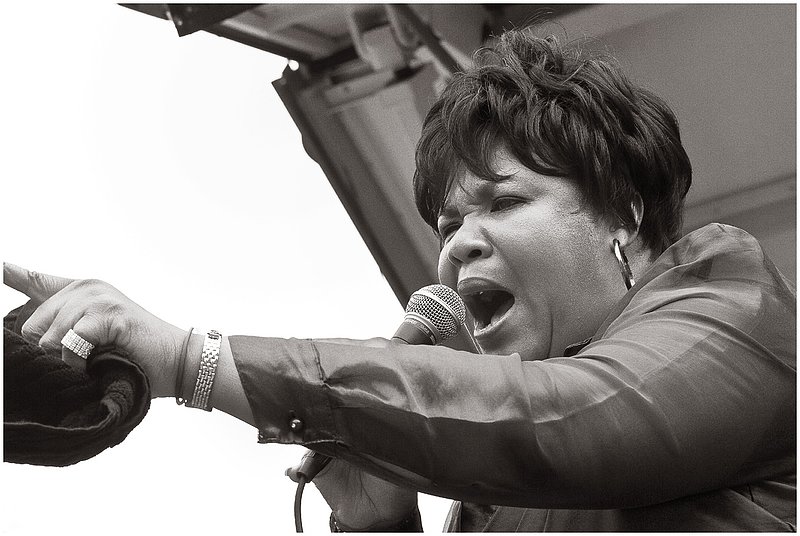 11Chi.CBF-NoraJeanBruso_8345g.jpg :: NORA JEAN BRUSO, Chicago Blues Festival, June 10, 2011