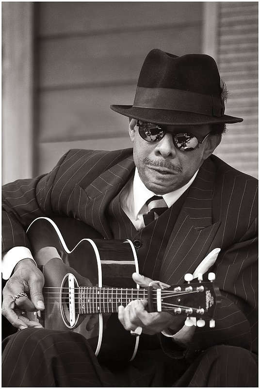 11Chi.CBF-RockyLawrence_8493g.jpg :: ROCKY LAWRENCE, Chicago Blues Festival, June 10, 201