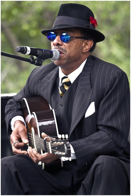 11Chi.CBF-RockyLawrence_8498.jpg :: ROCKY LAWRENCE, Chicago Blues Festival, June 10, 2011