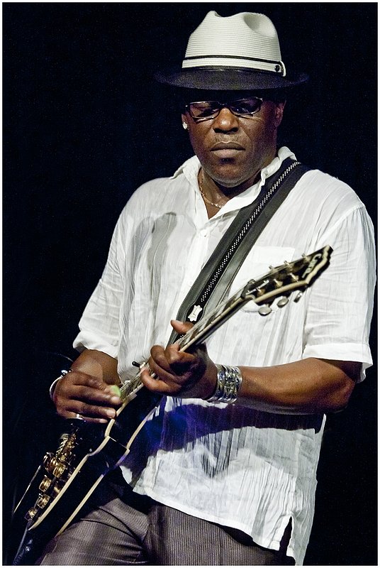 11Narrows.JoeLouisWalker_2961.jpg :: JOE LOUIS WALKER, The Tommy Castro Band with the Legendary Rhythm and Blues Revue, The Narrows Center for the Arts, Fall River, Massachusetts, August 26, 2011