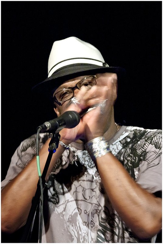 11Narrows.JoeLouisWalker_3194.jpg :: JOE LOUIS WALKER, The Tommy Castro Band with the Legendary Rhythm and Blues Revue, The Narrows Center for the Arts, Fall River, Massachusetts, August 26, 2011