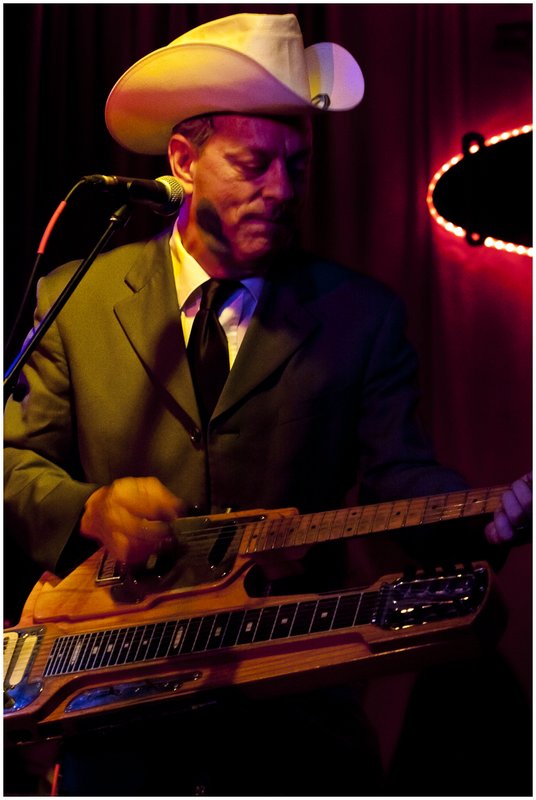 11TX.Austin.ContinentalClub-JuniorBrown_5567.jpg :: JUNIOR BROWN, Continental Club, Austin, Texas, October 2, 2011