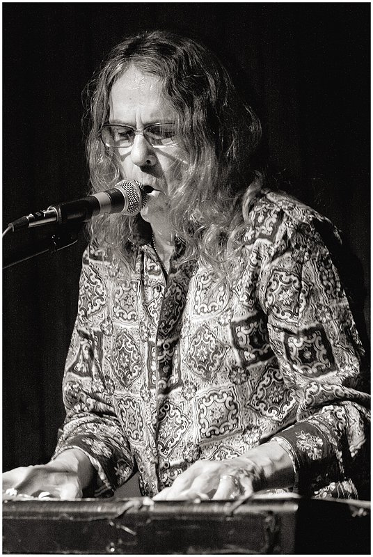 11TX.Austin.SaxonPub-BobbyWhitlock_5446g.jpg :: BOBBY WHITLOCK, Saxon Pub, Austin, Texas, October 2, 2011