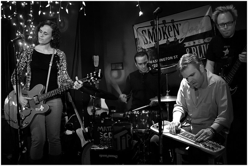 12SJ.ErinHarpe-MattHill_1943g.jpg :: ERIN HARPE and MATT HILL, Smoken' Joe's, Boston, Massachusetts, April 11, 2012