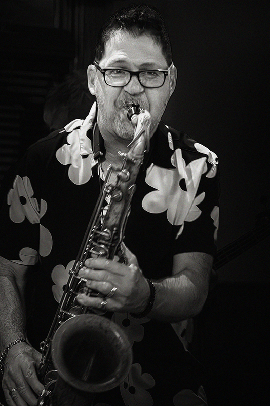 24CorribJohnny-SaxGordon_8560g.jpg