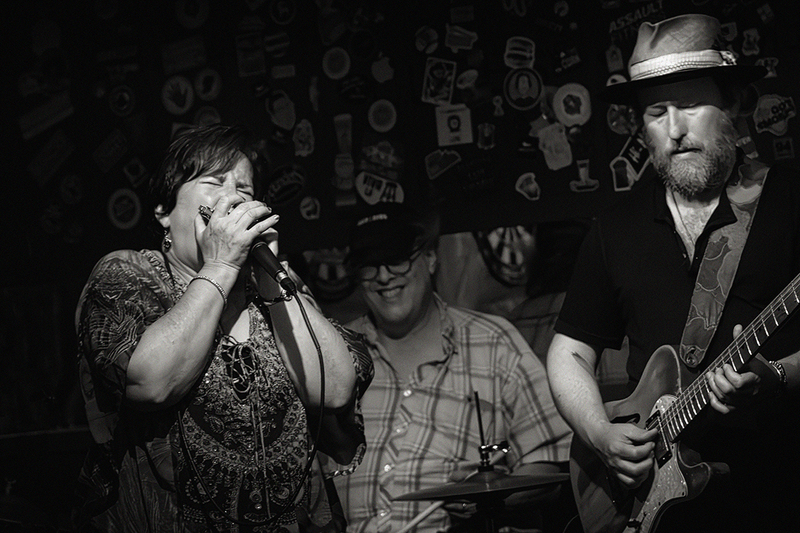 24LilyPsDianeBlue-JohnnyTrama_1163g.jpg :: DIANE BLUE, ANDY PLAISTED and JOHNNY TRAMA with The B3 Kings at Lily P's in Cambridge, Massachusetts on July 10, 2024