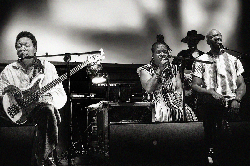 24MAArmory-MeshellNdegeocello_2816g.jpg :: MESHELL NDEGEOCELLO, KENITA MILLER-HICKS, CHRIS BRUCE and JUSTIN HICKS perform \