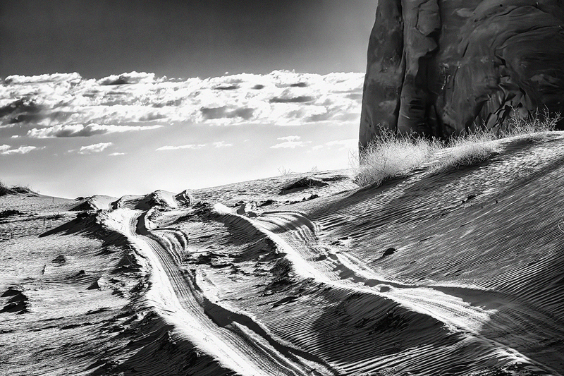 24MonumentValleyTireTracks_8779g.jpg