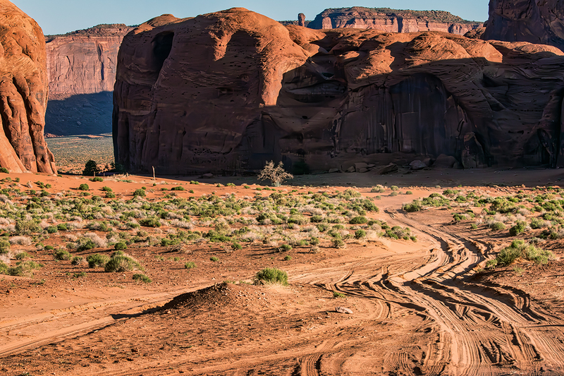 24MonumentValleyTireTracks_8782.jpg