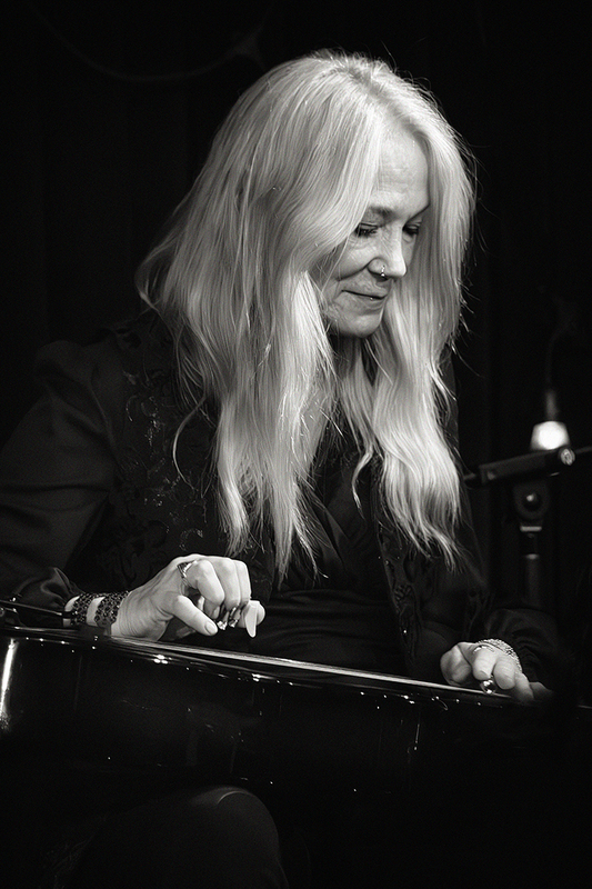 24PassimCindyCashdollar_1489g.jpg :: CINDY CASHDOLLAR at Club Passim in Cambridge, Massachusetts on August 2, 2024