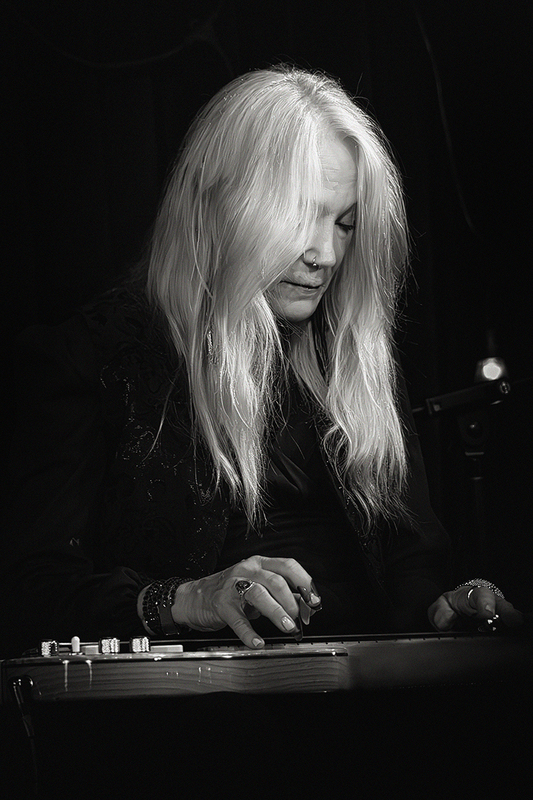 24PassimCindyCashdollar_1501g.jpg :: CINDY CASHDOLLAR at Club Passim in Cambridge, Massachusetts on August 2, 2024