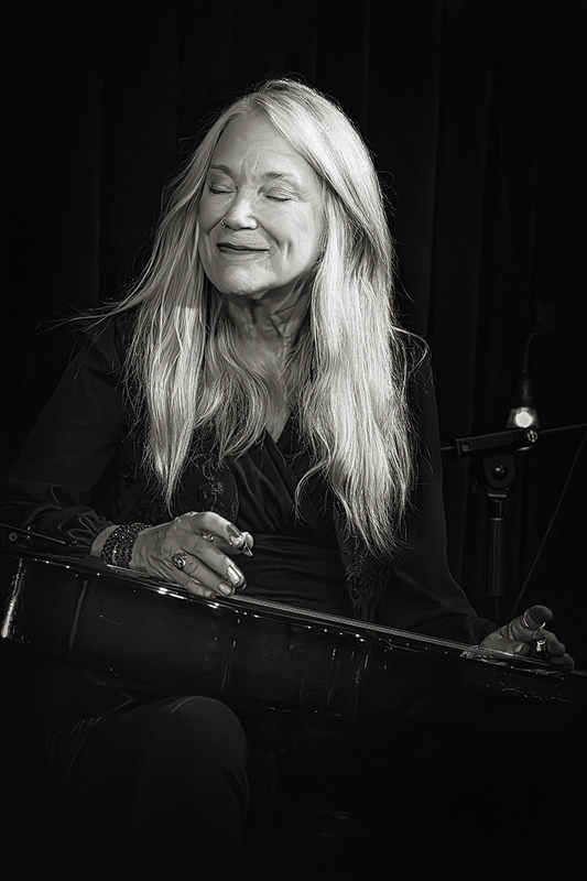 24PassimCindyCashdollar_1509g.jpg :: CINDY CASHDOLLAR at Club Passim in Cambridge, Massachusetts on August 2, 2024