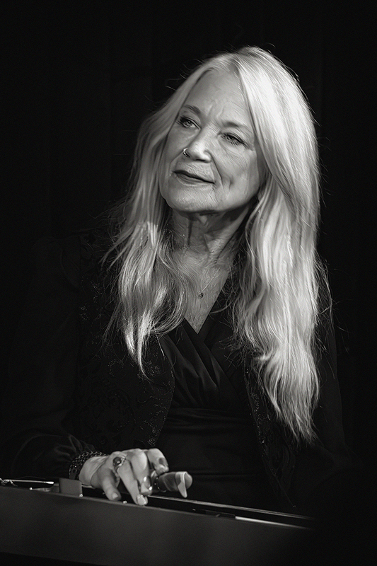 24PassimCindyCashdollar_1515g.jpg :: CINDY CASHDOLLAR at Club Passim in Cambridge, Massachusetts on August 2, 2024