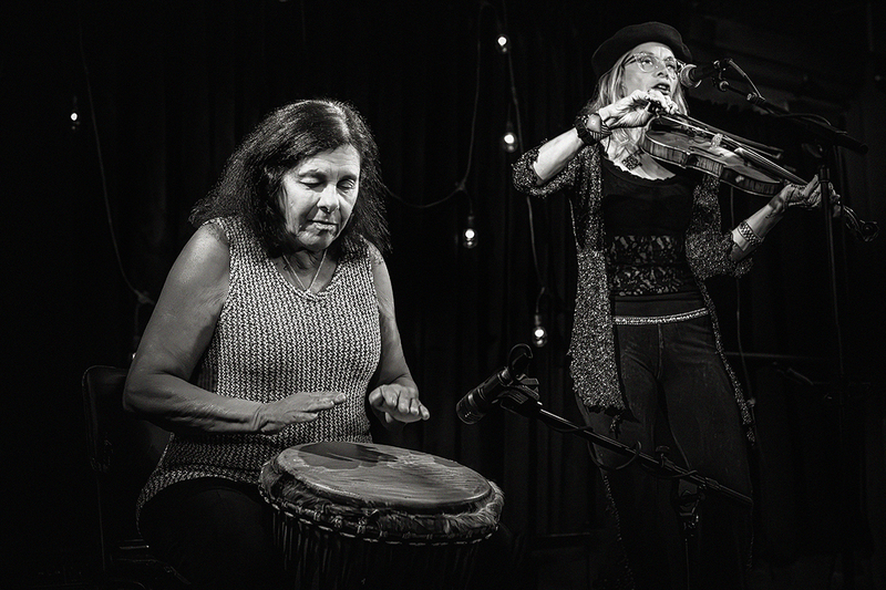 24PassimIlana-HollyHarris_2917g.jpg :: HOLLY HARRIS with ILANA KATZ KATZ at Club Passim in Cambridge, Massachusetts on September 22, 2024
