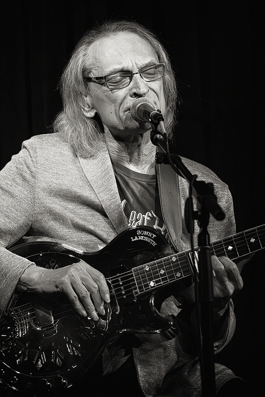 24PassimSonnyLandreth_1497g.jpg :: SONNY LANDRETH at Club Passim in Cambridge, Massachusetts on August 2, 2024