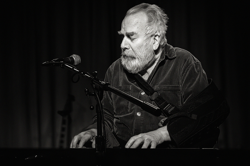 25BRAlbert-JTJohnThomas_9966g.jpg :: JT JOHN THOMAS with Albert Lee at the Bull Run Restaurant in Shirley, Massachusetts on January 9, 2026