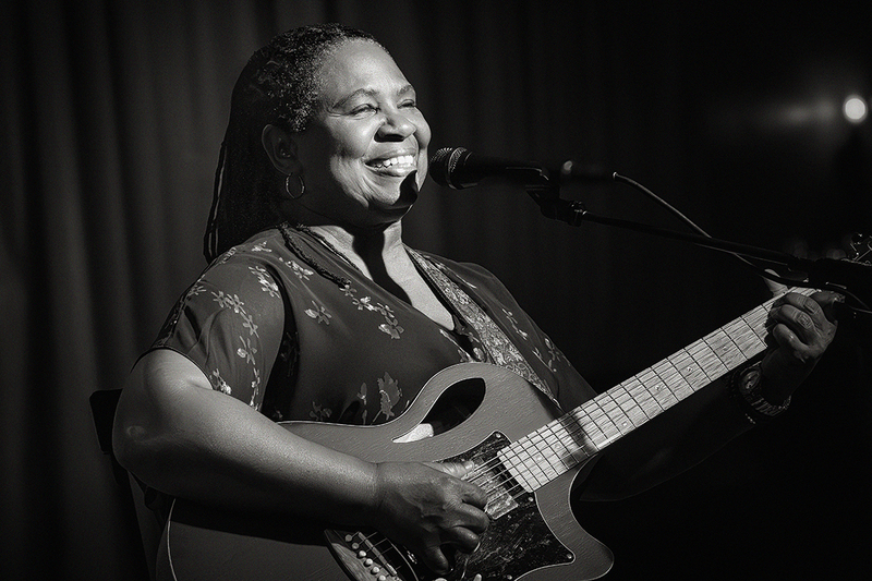 25BRRuthieFoster_5076g.jpg :: RUTHIE FOSTER at the The Bull Run in Shirley, Massachusetts on June 12, 2025