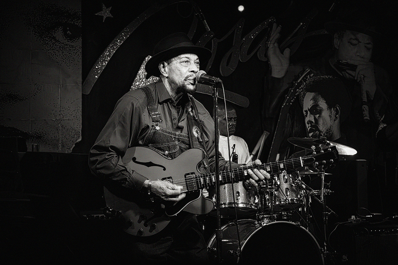25CHIRosas-JohnPrimer_5765g.jpg :: JOHN PRIMER AND THE REAL DEAL BLUES BAND at Rosa's Lounge in Chicago, Illinois on February 1, 2025