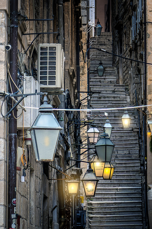 25CRODubrovnikLanterns_7038.jpg