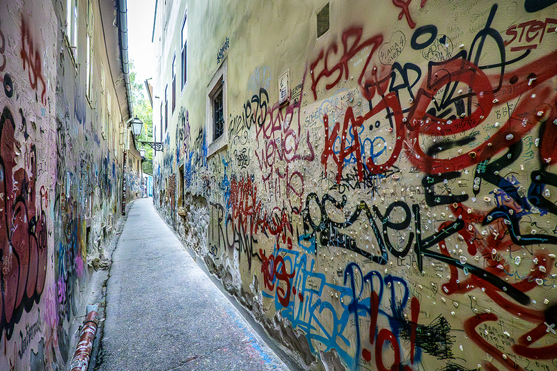 25CROZagrebGraffitiGumWall_5676(1).jpg