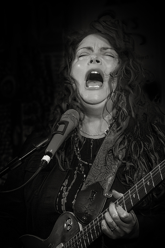25ChansCarolynWonderland_1615g.jpg :: CAROLYN WONDERLAND at Chans Egg Rolls, Jazz & Blues in Woonsocket, Rhode Island on June 6, 2025