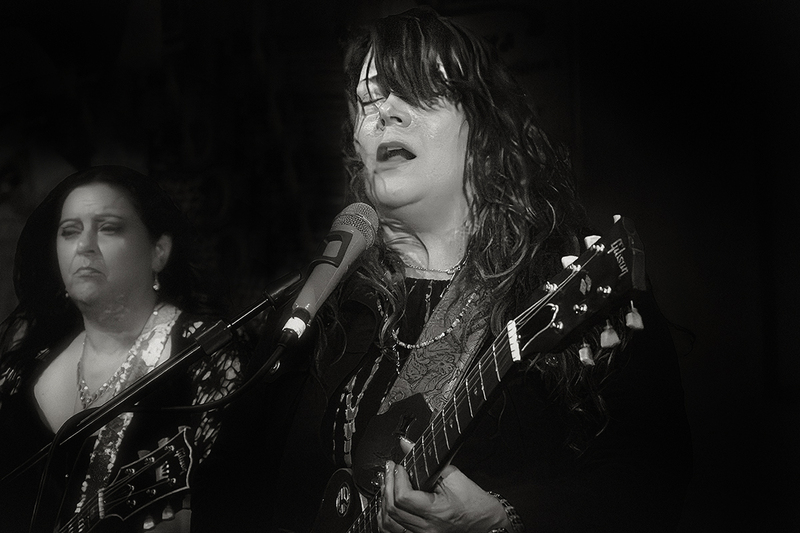 25ChansCarolynWonderland_1678g.jpg :: SHELLEY KING with CAROLYN WONDERLAND at Chans Egg Rolls, Jazz & Blues in Woonsocket, Rhode Island on June 6, 2025