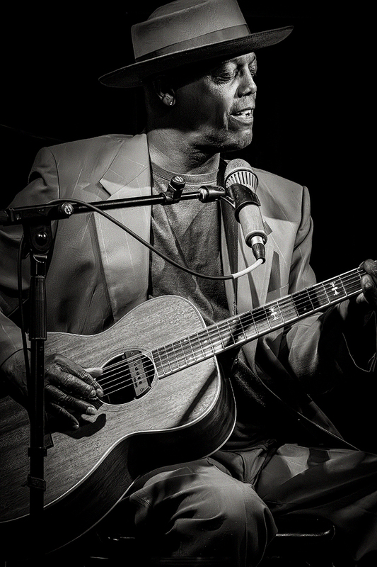 25PassimEric Bibb_0164(1).jpg :: ERIC BIBB at Club Passim in Cambridge, Massachusetts on April 25, 2025