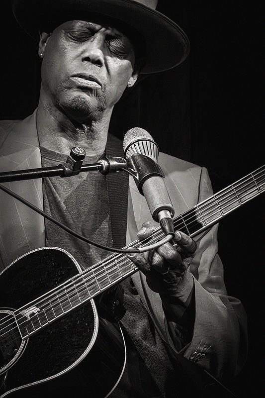 25PassimEric Bibb_0250g(1).jpg :: ERIC BIBB at Club Passim in Cambridge, Massachusetts on April 25, 2025