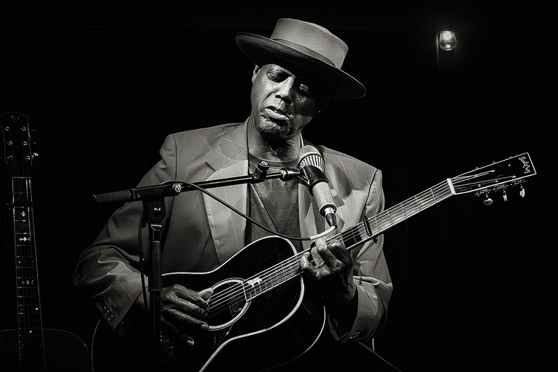 25PassimEric Bibb_0266g(1).jpg :: ERIC BIBB at Club Passim in Cambridge, Massachusetts on April 25, 2025