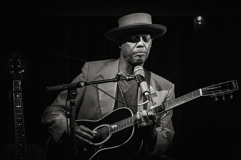 25PassimEric Bibb_0268g(1).jpg :: ERIC BIBB at Club Passim in Cambridge, Massachusetts on April 25, 2025