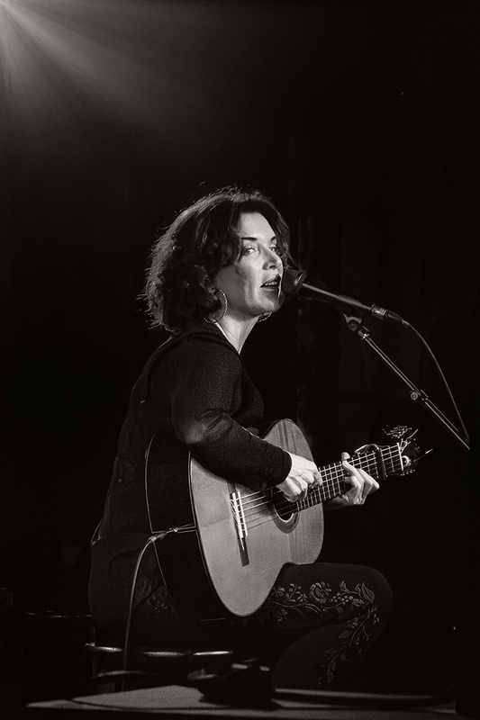 26SideDoorStPeteSueFoley_1493g.jpg :: SUE FOLEY at the Palladium's Side Door Cabaret in St. Petersburg, Florida on March 4, 2026