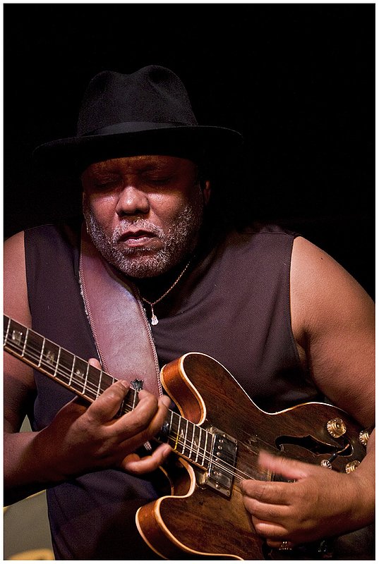 ChiBF.CarlosJohnson2518.jpg :: CARLOS JOHNSON,
Buddy Guy's Legends, Chicago,
June 9, 2008