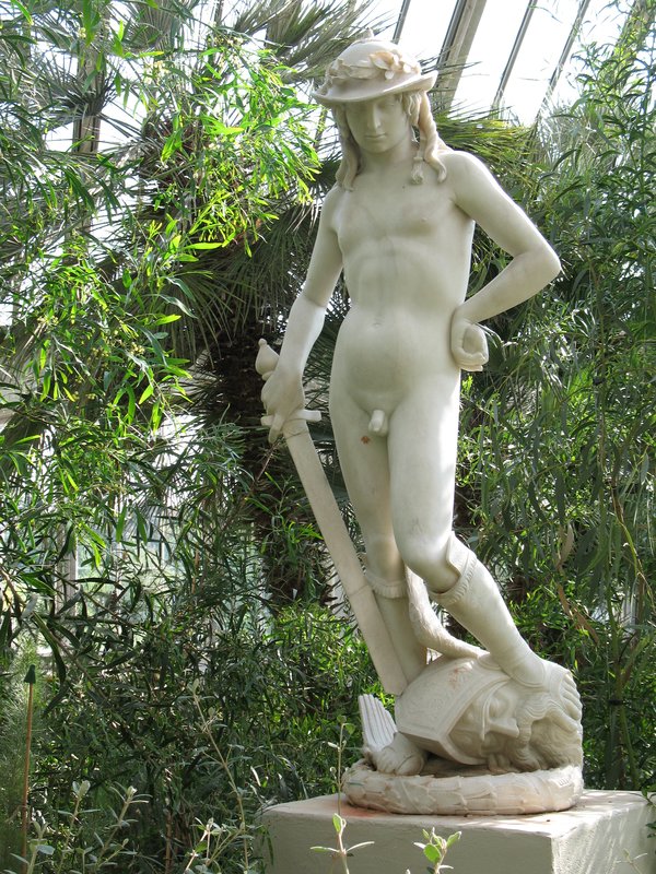Classical Statue.jpg :: Classical Statue in garden
