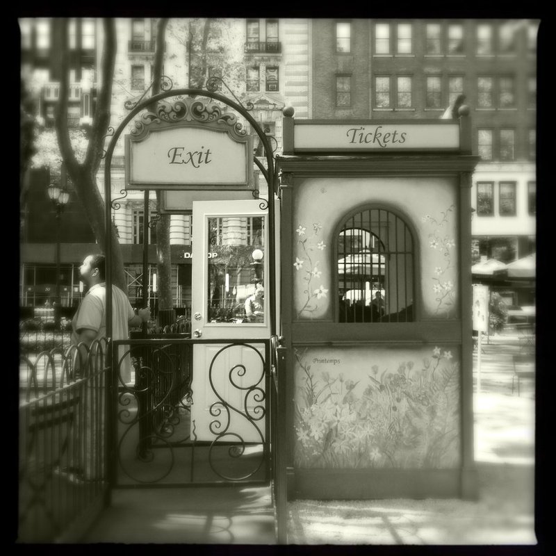 Exit.jpg :: Taken with the iPhone 4s

©2013 www.lkgphoto.com
