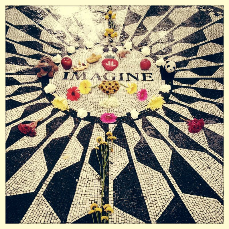 Imagine.jpg :: Taken with the iPhone 4s

©2013 www.lkgphoto.com