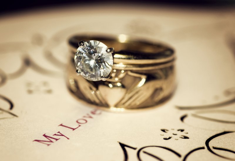 Love Symbols.jpg :: Set of wedding rings on romantic card