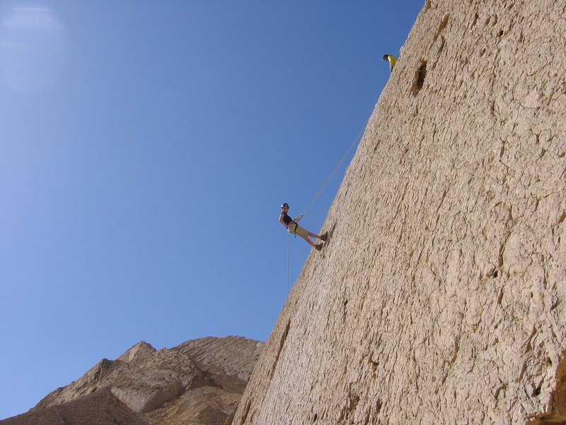 Rappelling 2.jpg :: Cool rappelling shot!