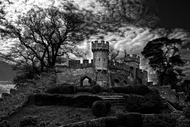 Ruins of Warwick in Black and White.jpg :: Black and white version of the image Ruins of Warwick. Taken in Warwick, England.