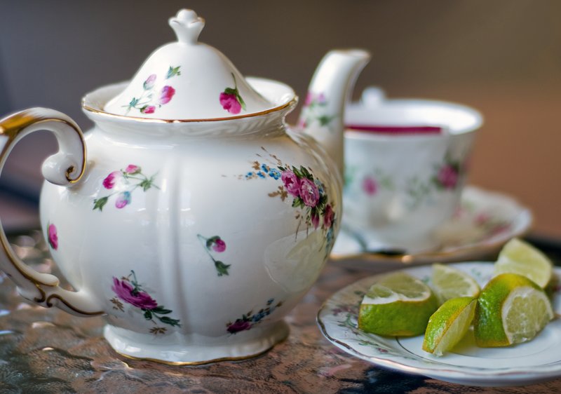 Tea Service.jpg :: The afternoon tea,
or ceremonious at home,
has for some years enjoyed a popularity
that shows no signs of waning.
Emily Holt
Encyclopaedia of Etiquette, 1916
