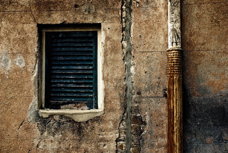 Textures of an Urban Space.jpg :: Taken in Savannah, GA.

@2009 www.lkgphoto.com