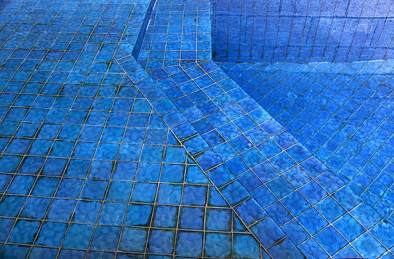 _MG_1296 -Looking into the pool.jpg :: The Glass tiles in my infinity pool