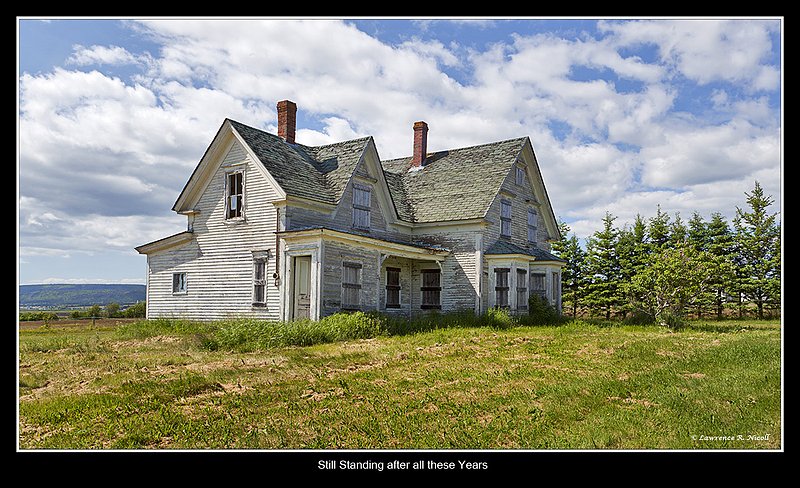 6703 -Advocate -Old and Forgotten.jpg :: Abandoned but standing strong, the old house