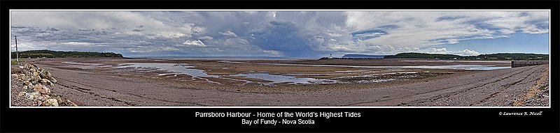 81-C  -Parrsboro Harbour at low tide.jpg :: Parrsboro hbr is exposed as the tides of the Bay of Fundy recede