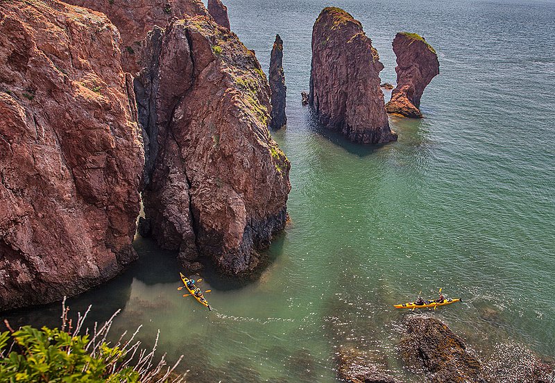 _MG_8896 -Kayaks slide between the Three Sisters.jpg :: Kayaks at the three sisters, Bay of Fundy