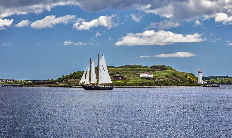 _LRN6271 -Katie Belle passing McNabbs Island.jpg :: Katie Belle arriving at Halifax as it passed McNabbs Island