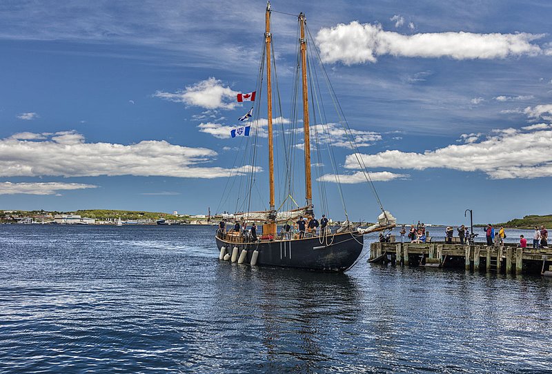_LRN6891 -Katie Belle Coming into dock.jpg :: Katie Belle arriving at her berth, Halifax Harbour
