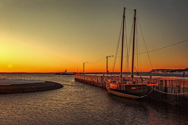 _LRN9145 -Katie Belle in the early dawn light.jpg :: Katie Belle in the first light at Parrsboro Harbour, Nova Scotia
