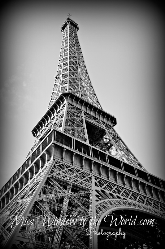 Eiffel Tower 4 BW.jpg